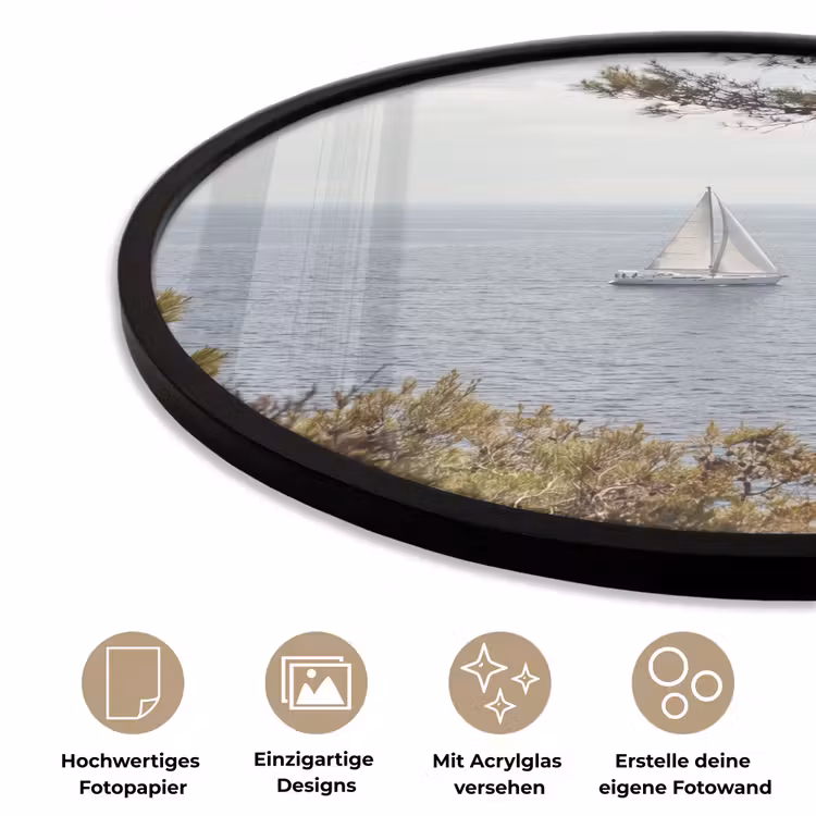 Poster im Rahmen Rund - Segelboot – Bäume – Wasser - Zeilboot - bomen - water Fotolijst rond zonder passe partout klein