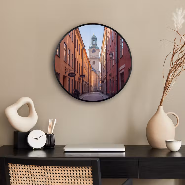 Straat - Klokkentoren - Stad - Architectuur - Historisch Fotolijst rond zonder passe partout klein -sfeer1