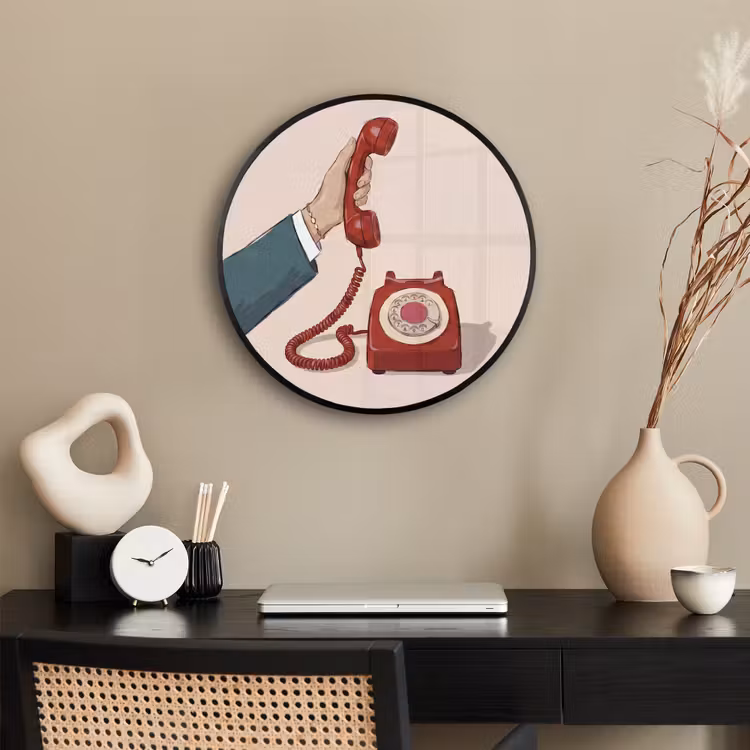 Telefoon - Hand - Vintage - Communicatie - Rood Fotolijst rond zonder passe partout klein -sfeer1