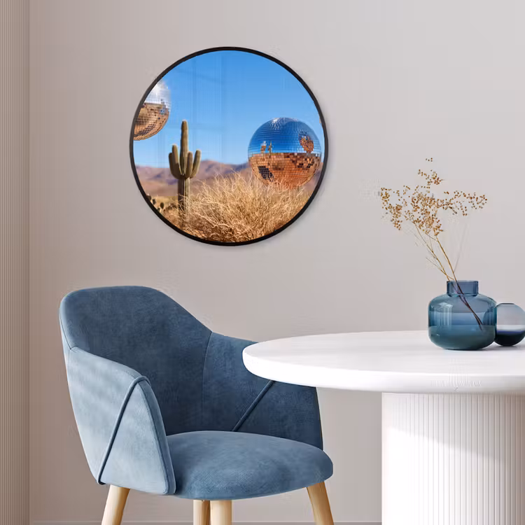 Poster im Rahmen Rund - Wüste – Spiegelkugel – Kunst - Woestijn - Spiegelbal - Kunst Fotolijst rond zonder passe partout klein