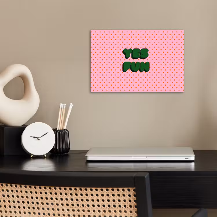 Yes fun - Groen - Roze - Stippen poster papier klein -sfeer1