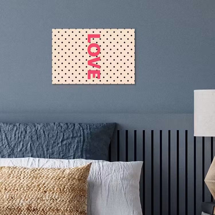 Love - Stippen - Roze poster papier klein -sfeer2