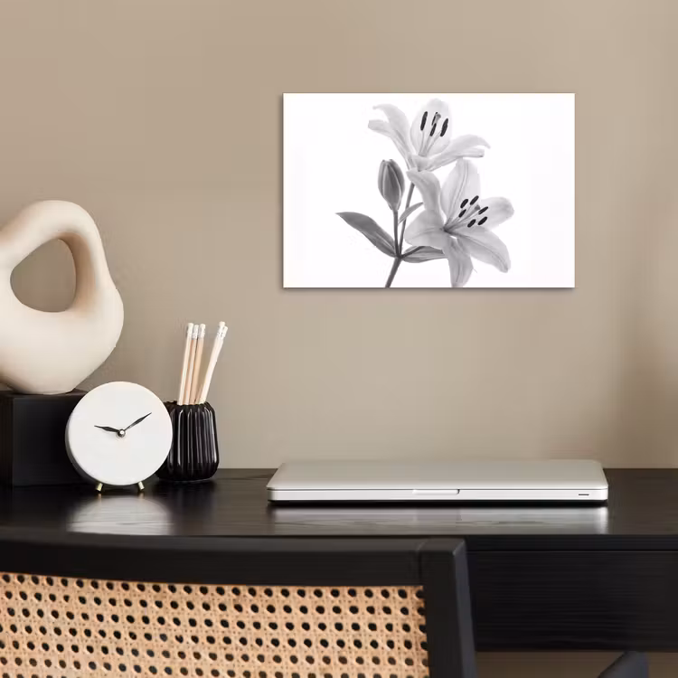 Lelies - Elegant - Zwart - Wit poster papier klein -sfeer1