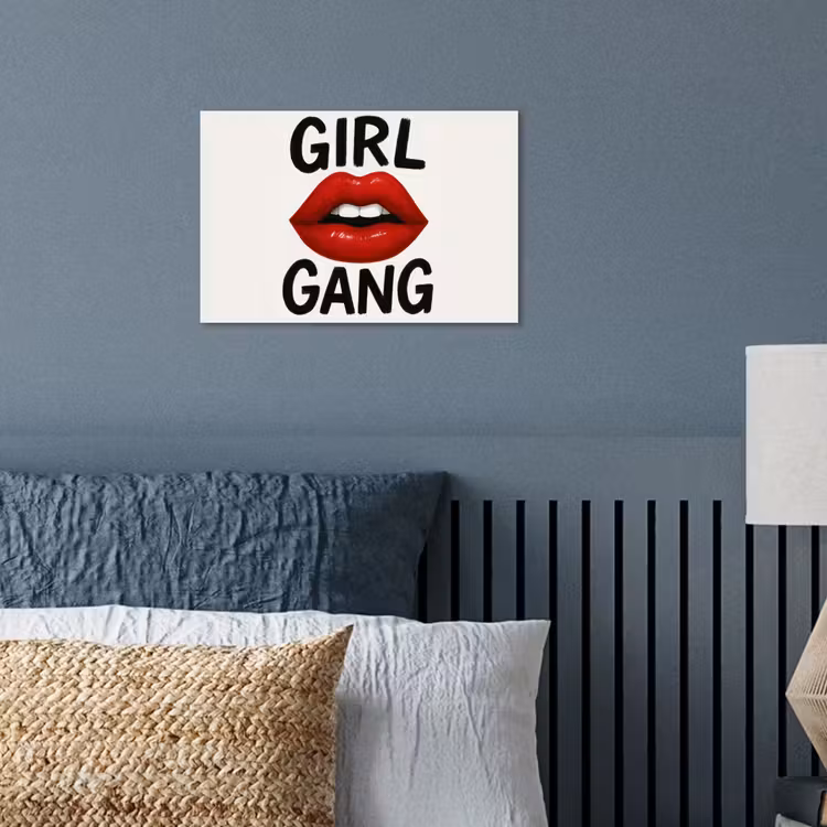 Lip - Girl - Rood - Letters poster papier klein -sfeer2