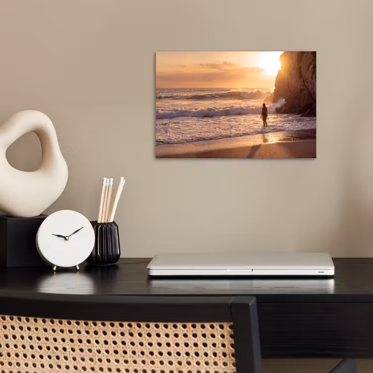 Mensen - Oceaan - Zonsondergang - Kust - Goud poster papier klein -sfeer1
