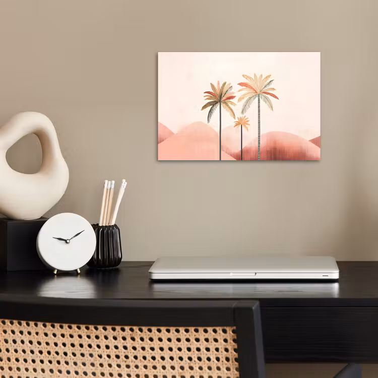 Palmbomen - Heuvels - Minimalistisch - Zachtroze poster papier klein -sfeer1