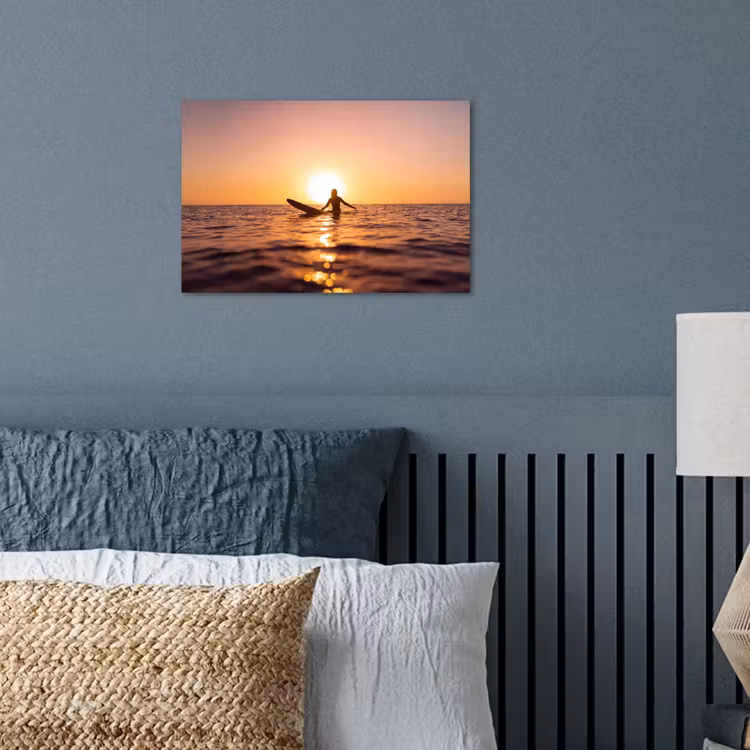 Persoon - Surfen - Zonsondergang - Zee - Oranje poster papier klein -sfeer2