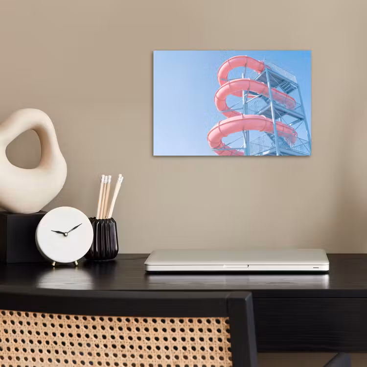 Glijbaan - Waterpark - Spiraal - Modern - Roze poster papier klein -sfeer1