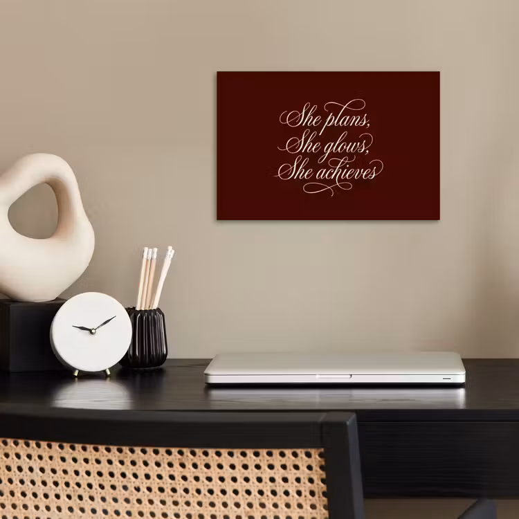 She plans she glows she achieves - Rood - Cursief poster papier klein -sfeer1