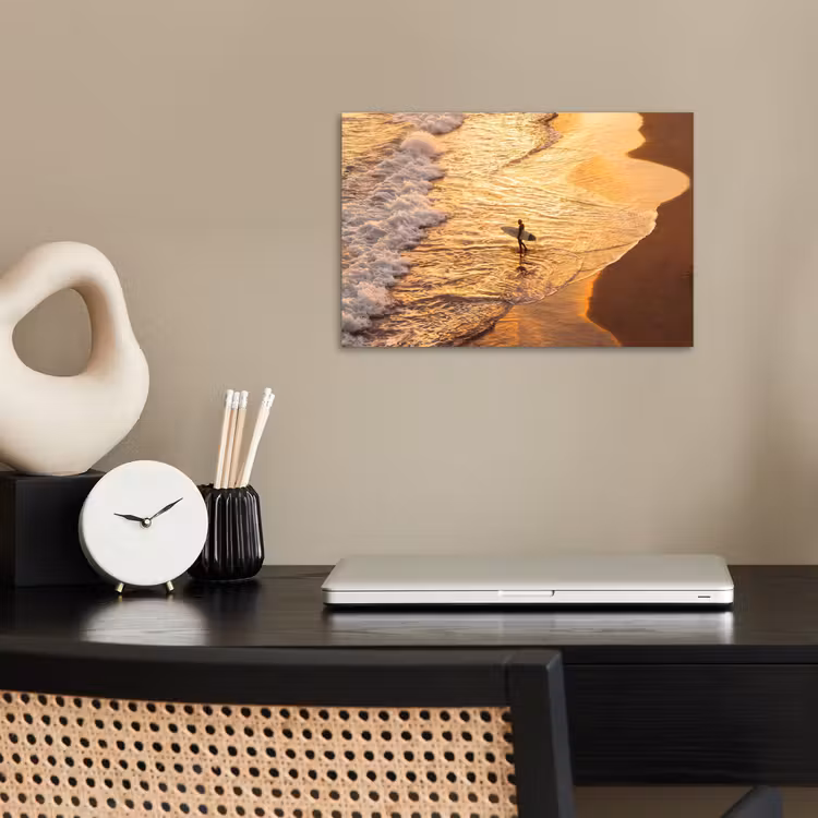 Surfer - Strand - Zonsondergang - Oceaan - Goud poster papier klein -sfeer1