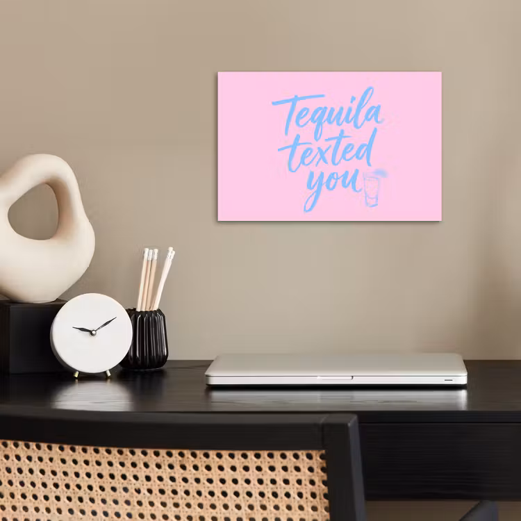 Tequila texted you - Roze - Blauw poster papier klein -sfeer1