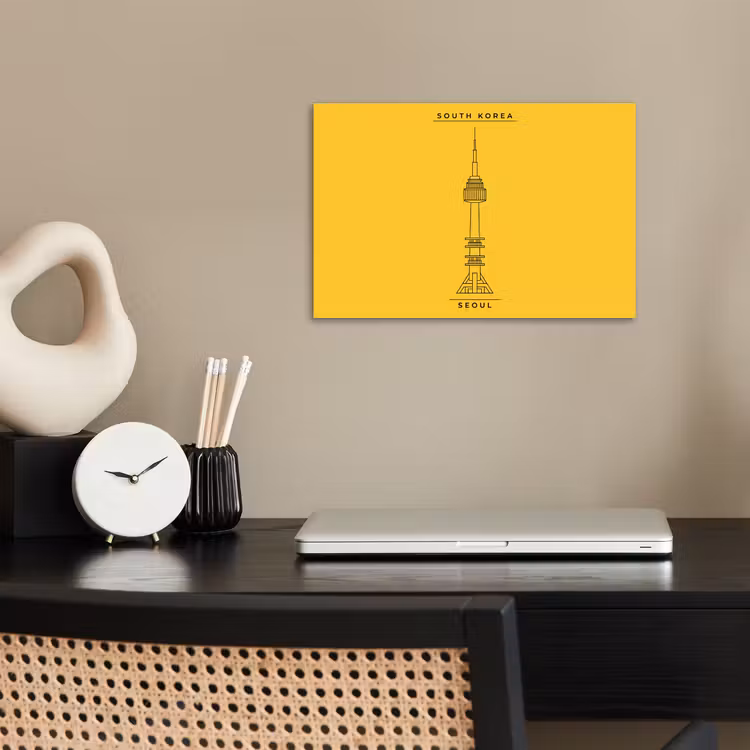 Toren - Seoul - Architectuur - Minimalistisch - Geel poster papier klein -sfeer1