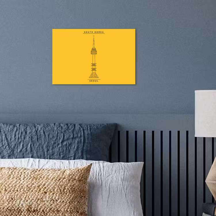 Toren - Seoul - Architectuur - Minimalistisch - Geel poster papier klein -sfeer2