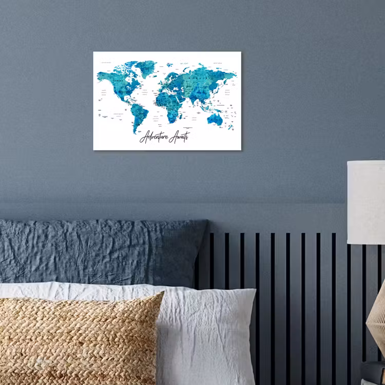 Wereldkaart - Blauw - Kleurrijk poster papier klein -sfeer2