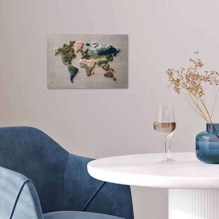 Wereldkaart - Geborduurd - Aardetinten poster papier klein -sfeer3