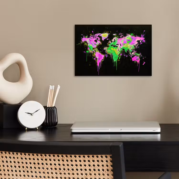 Wereldkaart - Neon - Groen - Roze poster papier klein -sfeer1
