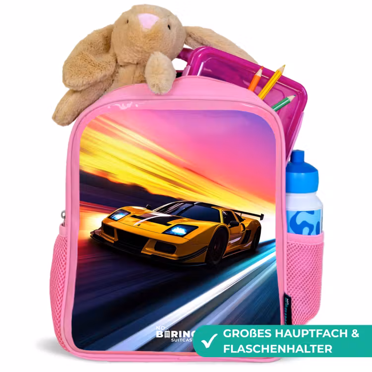 Gele raceauto bij kleurrijke zonsondergang Kinderrugzak - Roze middel -inhoud_DE