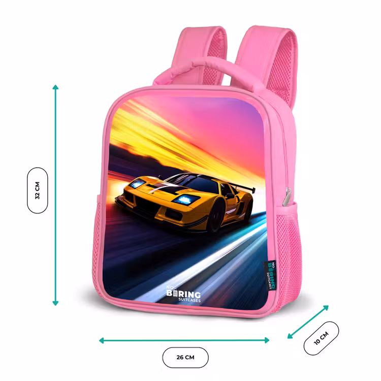 Gele raceauto bij kleurrijke zonsondergang Kinderrugzak - Roze middel -productfoto_formaten
