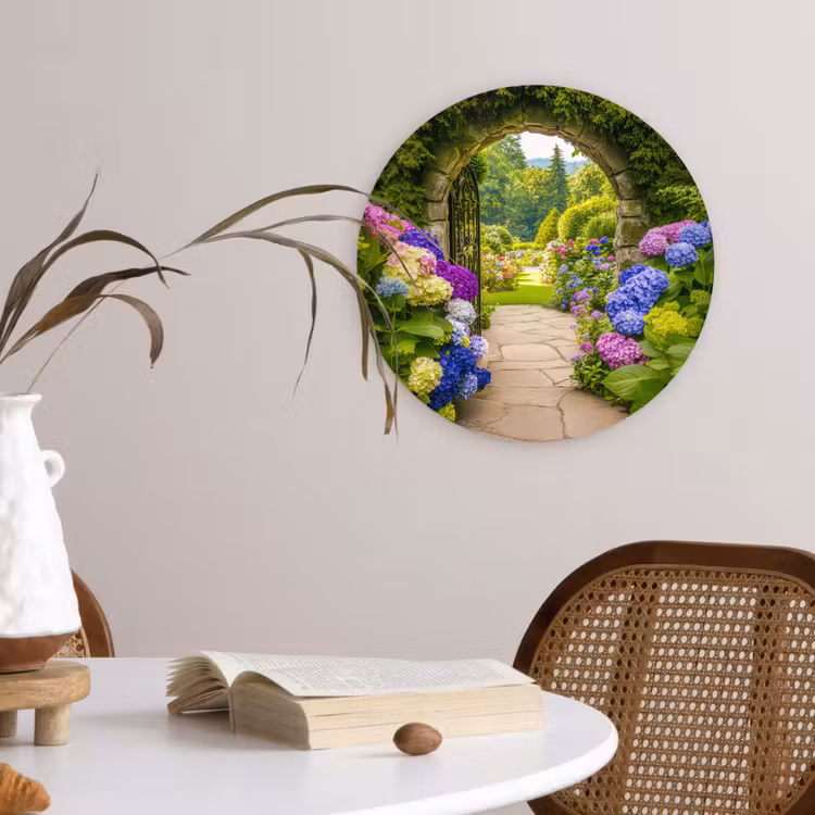 Doorkijk - Poort - Hortensia - Bloementuin Wandcirkel kunststof plaat 5mm dik klein -sfeer4