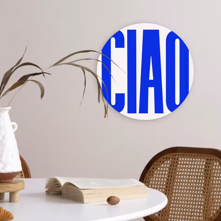 Ciao - Hoofdletters - Blauw - Minimalistisch Wandcirkel kunststof plaat 5mm dik klein -sfeer4