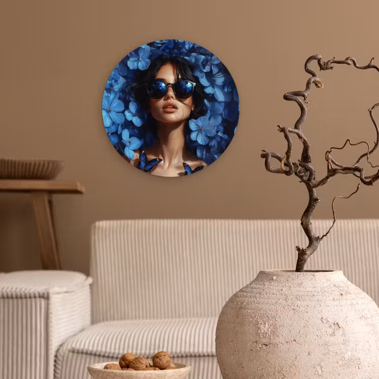 Vrouw - Blauw - Bloemen - Vlinders - Natuur Wandcirkel kunststof plaat 5mm dik klein -sfeer1