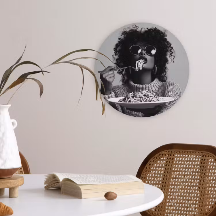 Vrouw - Pasta - Zwart - Wit Wandcirkel kunststof plaat 5mm dik klein -sfeer4