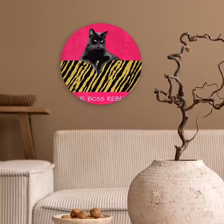 Kat - Baas - Roze - Tijgerprint Wandcirkel kunststof plaat 5mm dik klein -sfeer1