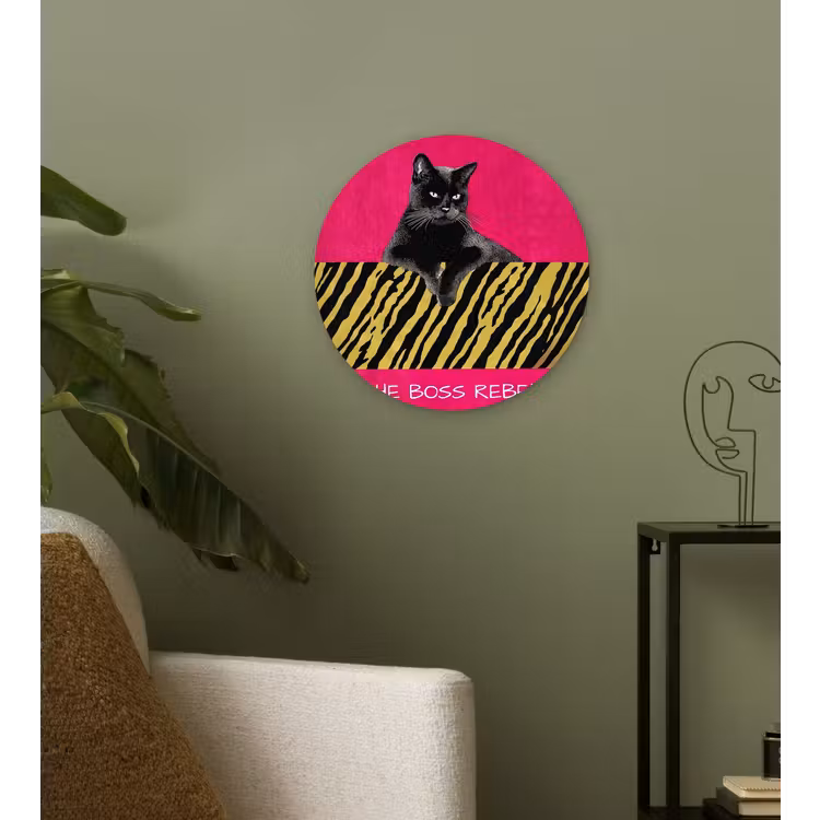 Kat - Baas - Roze - Tijgerprint Wandcirkel kunststof plaat 5mm dik klein -sfeer3