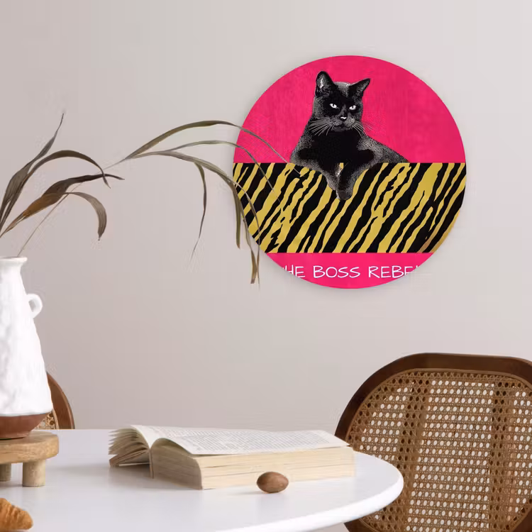 Kat - Baas - Roze - Tijgerprint Wandcirkel kunststof plaat 5mm dik klein -sfeer4