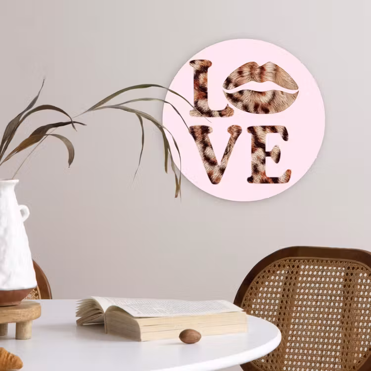 Tekst - Love - Pantervacht - Lichtroze Wandcirkel kunststof plaat 5mm dik klein -sfeer4