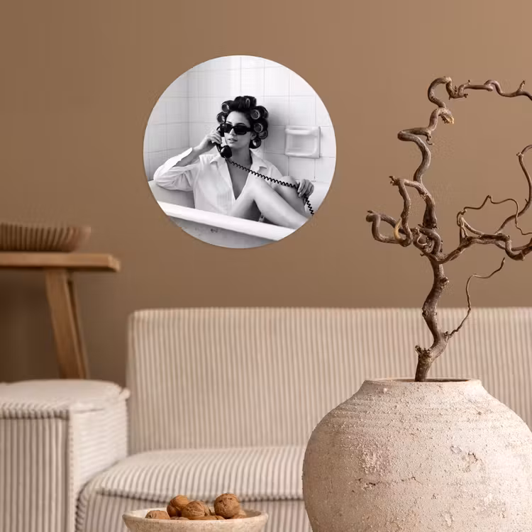 Bad - Vrouw - Zwart - Wit Wandcirkel behangsticker klein -sfeer1