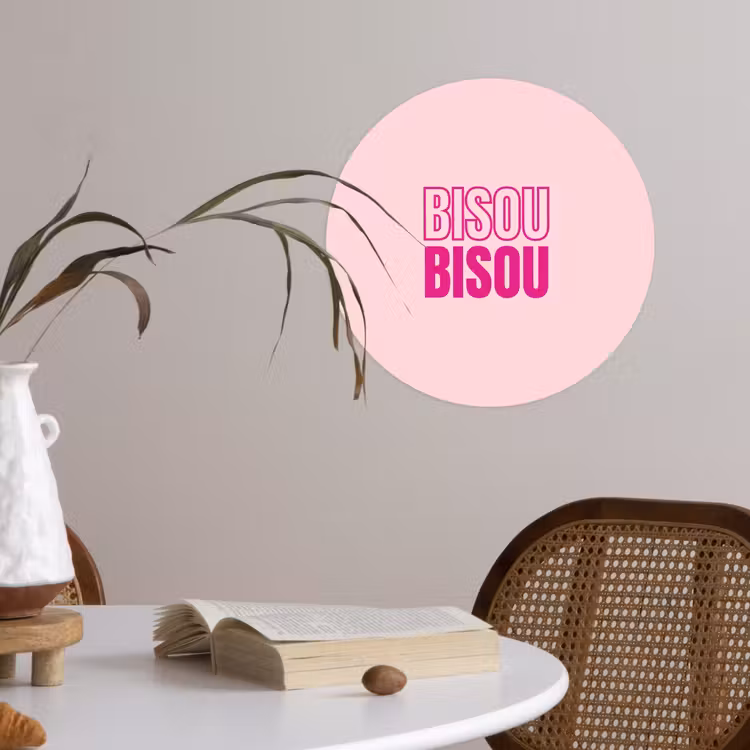 Bisou - Roze - Minimalistisch Wandcirkel behangsticker klein -sfeer3
