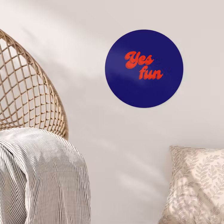Blauw - Rood - Yes fun - 3D Wandcirkel behangsticker klein -sfeer4