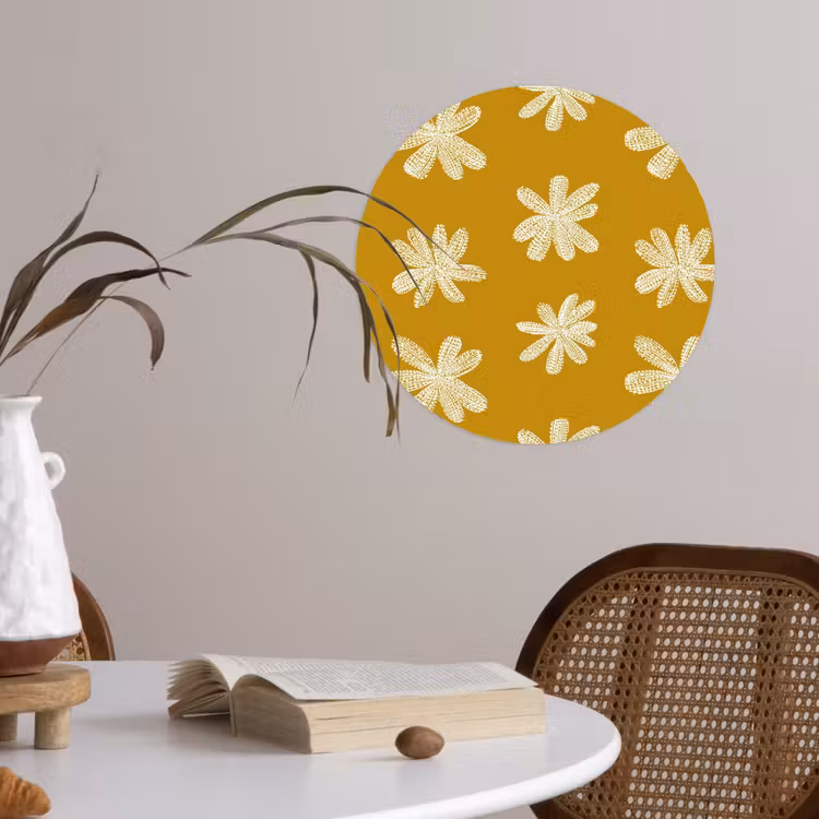 Bloem - Speels - Okergeel Wandcirkel behangsticker klein 186 -sfeer3
