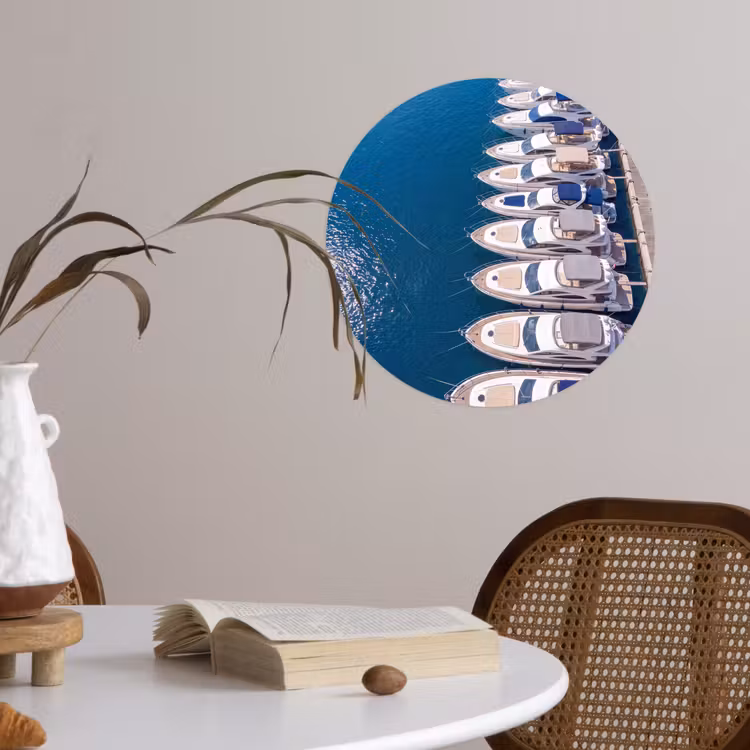 Boot - Jachthaven - Water - Zomer - Blauw Wandcirkel behangsticker klein -sfeer3