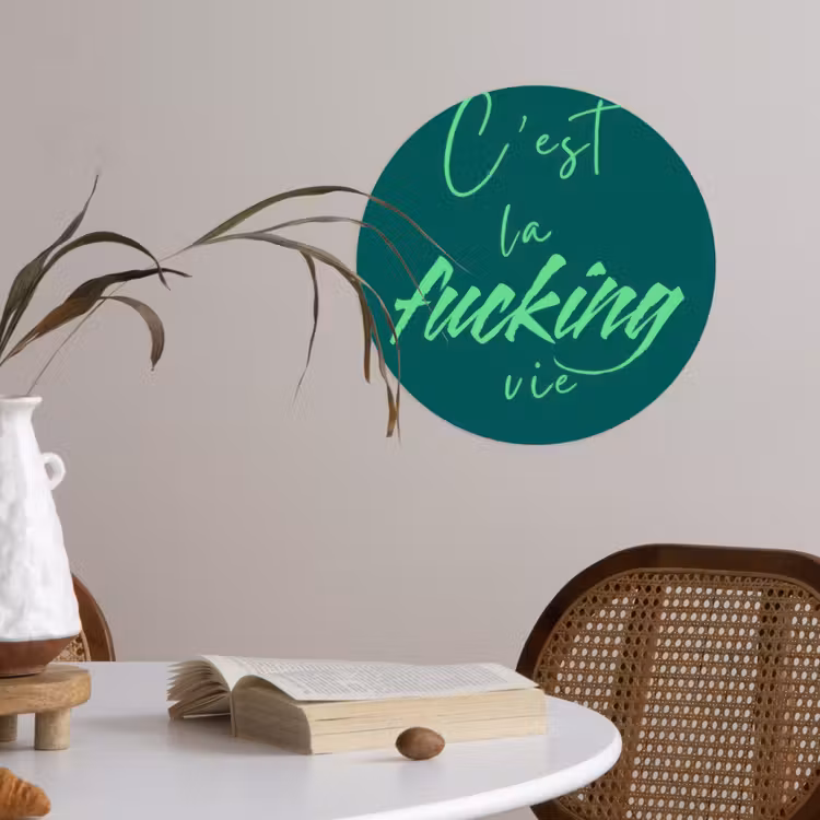 c'est la fucking vie - Groen - Handgeschreven Wandcirkel behangsticker klein -sfeer3