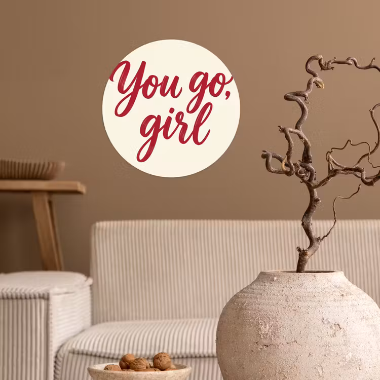 you go girl - Rood - Wit Wandcirkel behangsticker klein -sfeer1