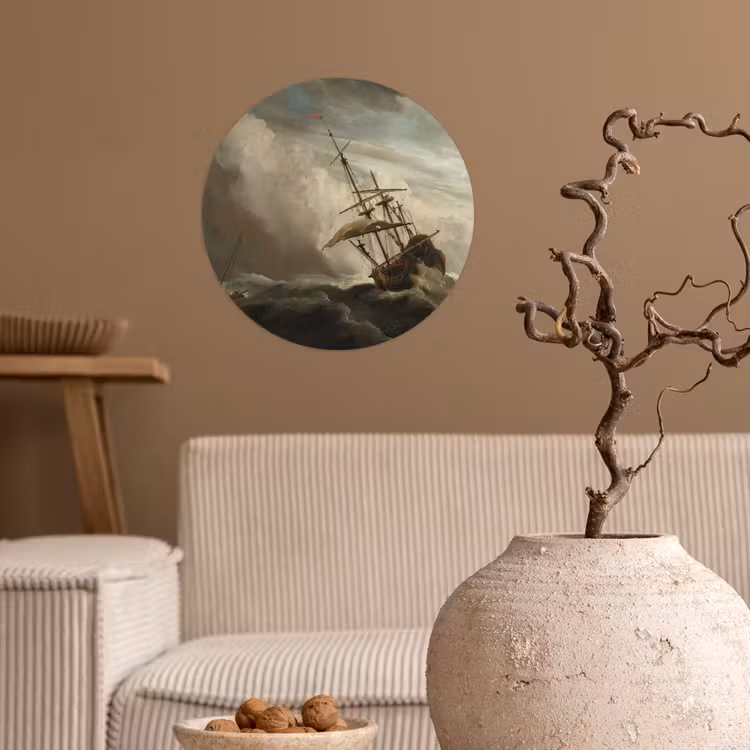 Een schip in volle zee bij vliegende storm - Schilderij van Willem van de Velde Wandcirkel behangsticker klein -sfeer1