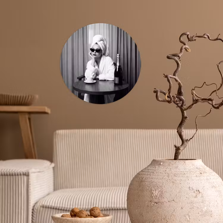 Vrouw - Bubbels - Zwart - Wit Wandcirkel behangsticker klein -sfeer1