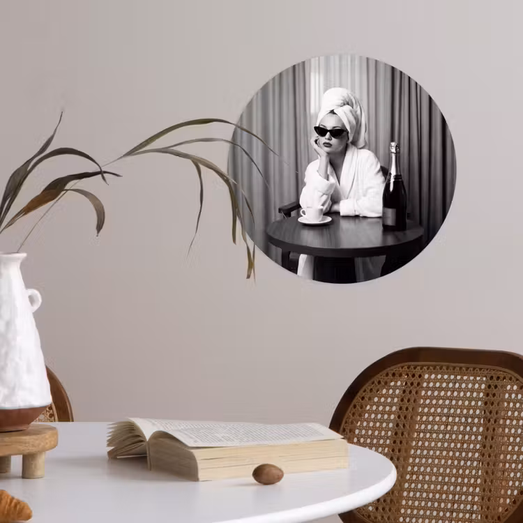 Vrouw - Bubbels - Zwart - Wit Wandcirkel behangsticker klein -sfeer3