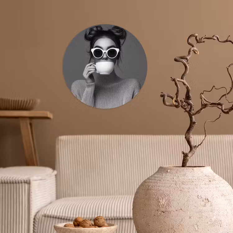 Vrouw - Koffie - Zwart - Wit Wandcirkel behangsticker klein -sfeer1