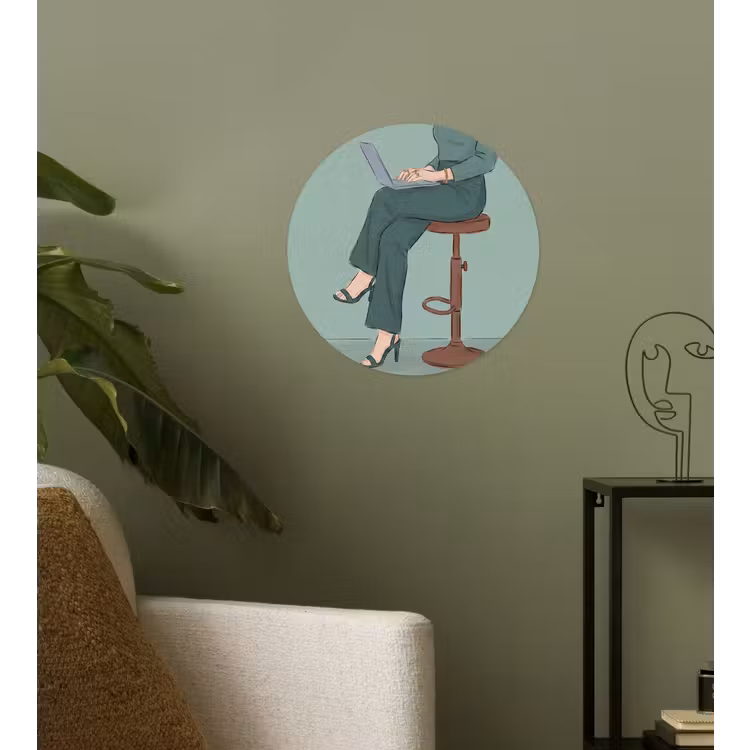 Vrouw - Laptop - Zittend - Illustratie - Groen Wandcirkel behangsticker klein -sfeer2