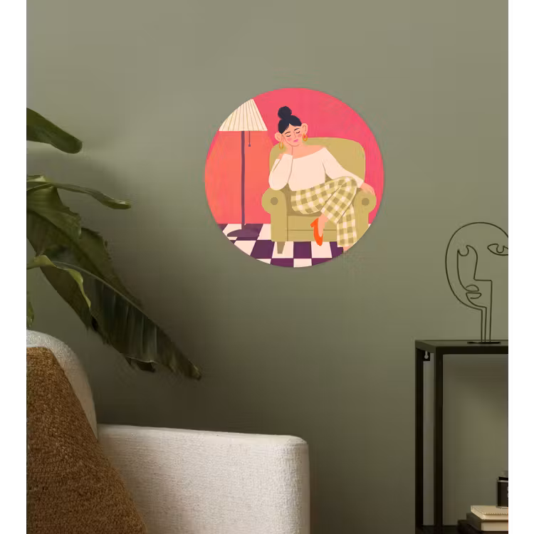 Vrouw - Rust - Interieur - Modern - Kunst Wandcirkel behangsticker klein -sfeer2