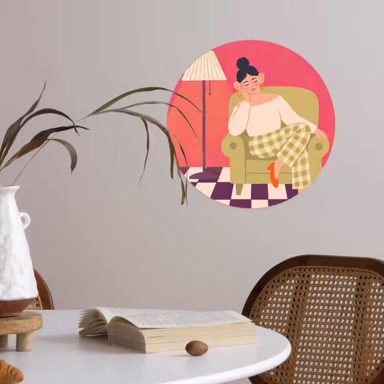Vrouw - Rust - Interieur - Modern - Kunst Wandcirkel behangsticker klein -sfeer3