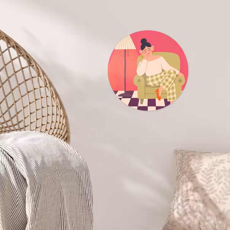 Vrouw - Rust - Interieur - Modern - Kunst Wandcirkel behangsticker klein -sfeer4