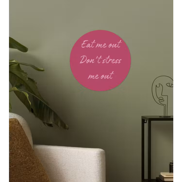 eat me out don't stress me out - Roze - Minimalistisch Wandcirkel behangsticker klein -sfeer2