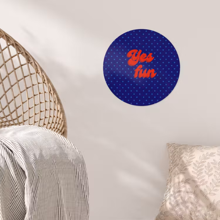 Yes fun - Rood - Blauw - Stippen Wandcirkel behangsticker klein -sfeer4