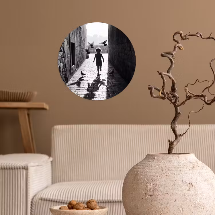 Kind - Vogel - Straat - Zwart-wit - Spelen Wandcirkel behangsticker klein -sfeer1