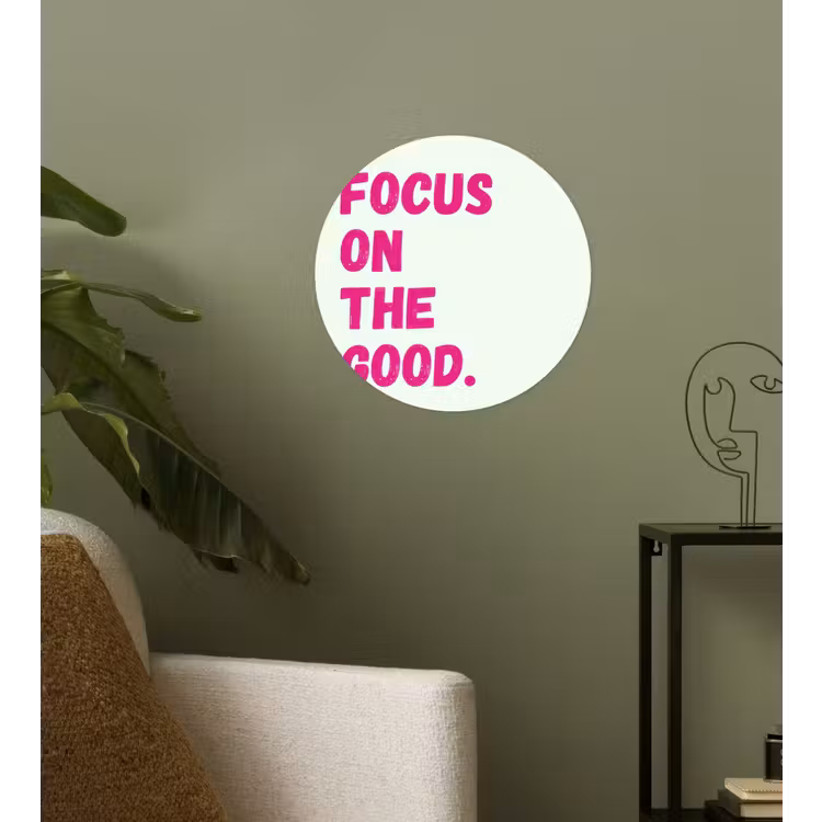 Focus on the good - Beige - Roze Wandcirkel behangsticker klein -sfeer2