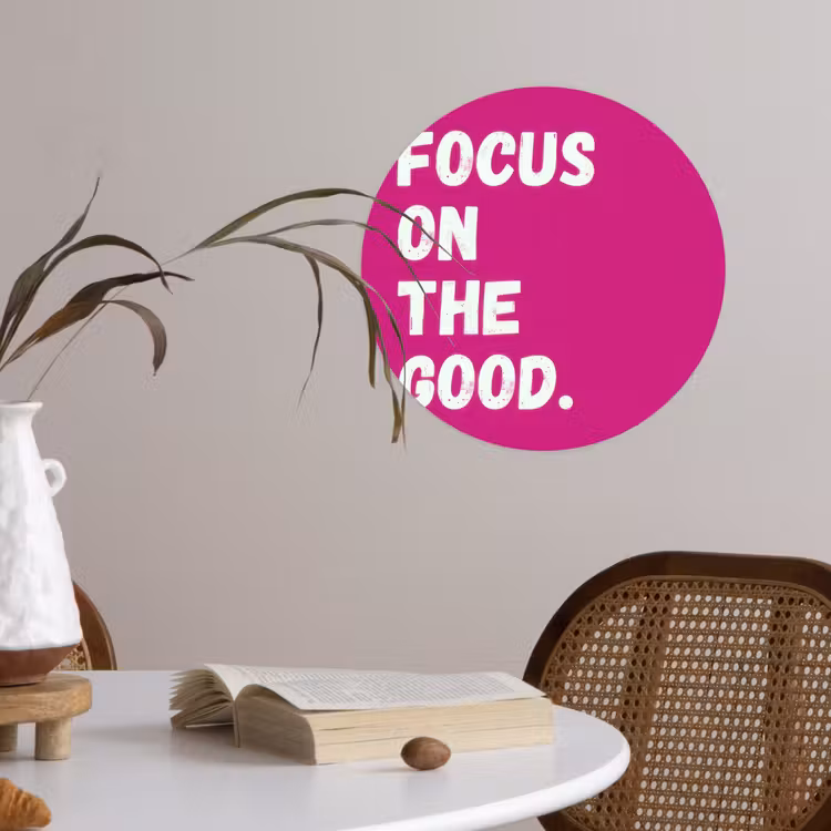 Focus on the good - Roze - Simple Wandcirkel behangsticker klein -sfeer3